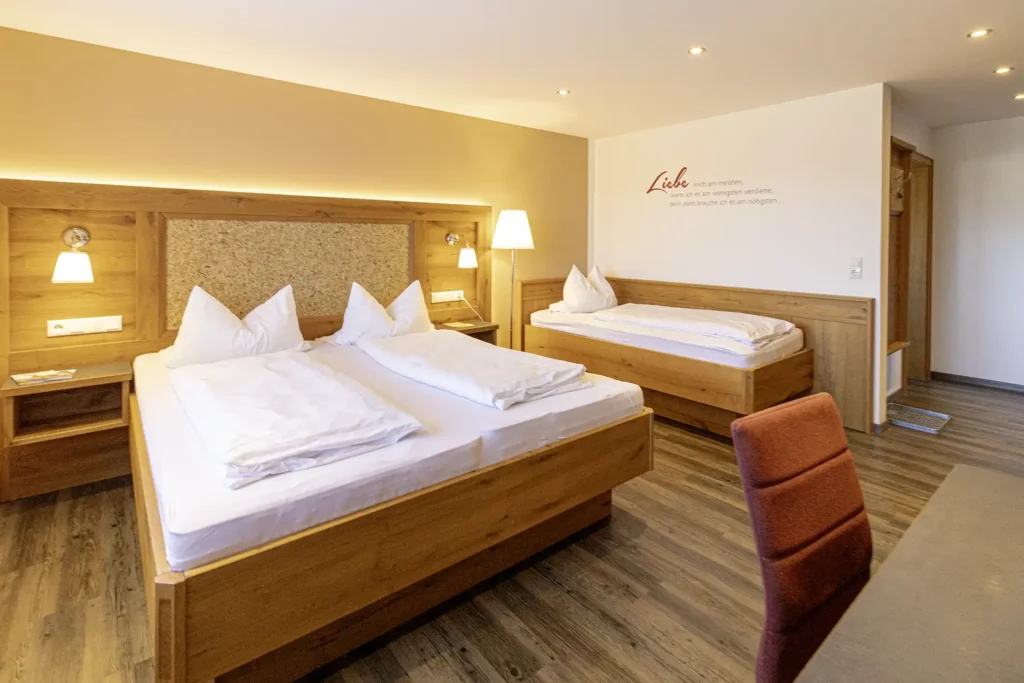 Zimmer Dreibettzimmer Pension Schuasterhof Bodenmais Bayerischer Wald