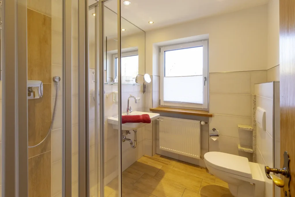 Zimmer Dreibettzimmer Pension Schuasterhof Bodenmais Bayerischer Wald